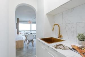 Huswell - Modern studio with seaview and parking