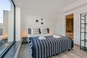 Huswell - Spacious 3 bedroom apartment with private garage