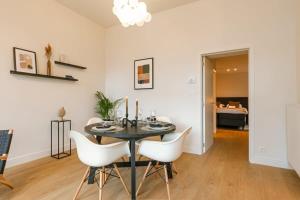 Huswell - Modern apartment located at historical Main Square