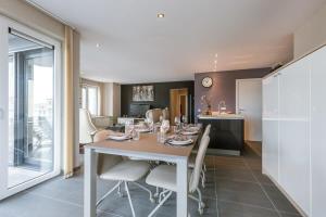 Huswell - Spacious apartment with private car park