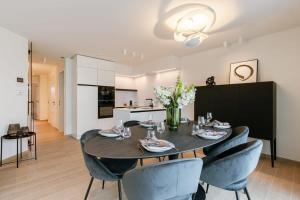 Huswell - Modern apartment located on the square of De Panne