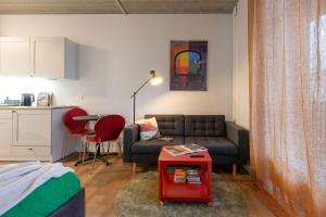 #stayhere - Brand New Colourful Studio close to Shopping Malls