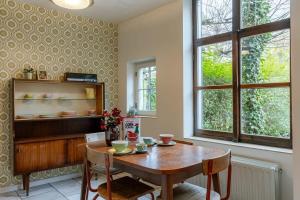Huswell - Retro apartment with a cozy city garden