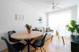 Spotless 1BR, Quick City Link by HM