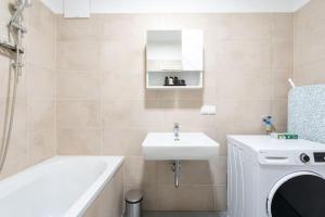 Spotless 1BR, Quick City Link by HM