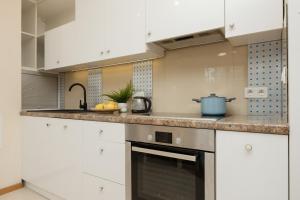 Beautiful Apartment with Spacious Terrace by Noclegi Renters
