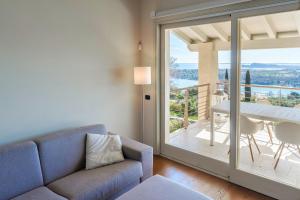 WOW - amazing lake view!