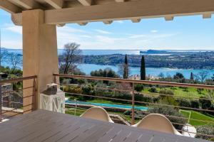 WOW - amazing lake view!