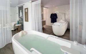 Hotels Hotel Chateau des Tourelles - Relais Thalasso & Spa : photos des chambres