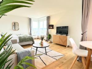 STAYY Sky Studio near Limmattal Hospital - contactless check-in