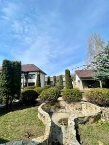 Grand Villa in City Centre - Butuceni