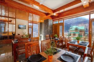 La Kailasha Regency - Mountain view Luxury Stay