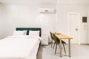 Snug studio apartment with shared garden V