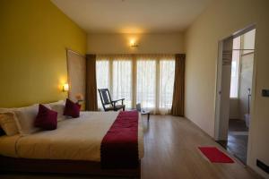 Akkandi Veedu, Fairy Falls Road