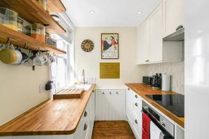 Mayfair Periodic Home from Home - Pass the Keys