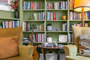 Mayfair Periodic Home from Home - Pass the Keys