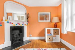 Mayfair Periodic Home from Home - Pass the Keys