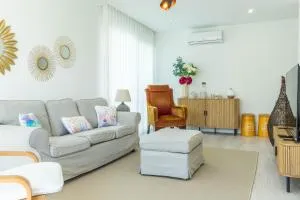 Beach Front Villa - Glória