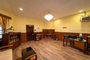 Harris Holiday Inn