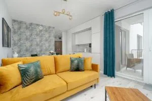 Beautiful Apartment with Balcony & Free Garage by Noclegi Renters - Bogucin