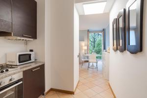 GuestHost - Ossuccio Apt with AC, Balcony & Parking!