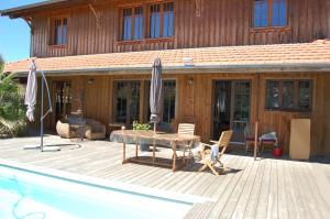 LECLUSE maison tout confort piscine chauffée quartier prisé