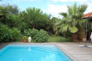 LECLUSE maison tout confort piscine chauffée quartier prisé