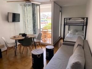 Studio 4 personnes avec piscine au CAP D AGDE au pied du port et 5 mn à pied de la plage du Môle