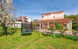 obrázek - Lovely Home In Valbandon With Kitchen