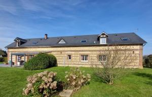 Amazing Home In Saint-Aubin-Routot