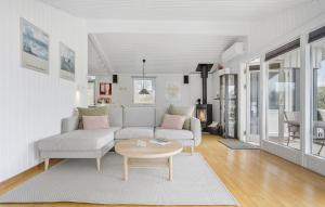 3 Bedroom Beautiful Home In Bindslev