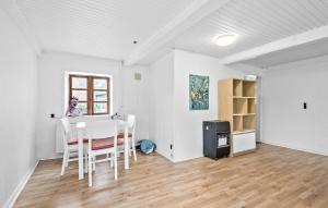 Stunning Home In Skærbæk With Wifi