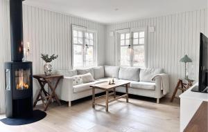 3 Bedroom Beautiful Home In Sölvesborg