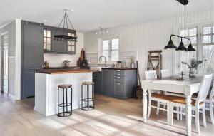 3 Bedroom Beautiful Home In Sölvesborg