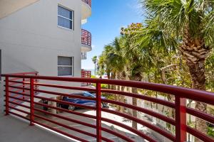 Luxury Updated Unit w Balcony - Crimson #105