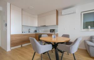 1 Bedroom Beautiful Apartment In Tucepi