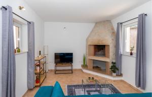 3 Bedroom Gorgeous Home In Tustevac