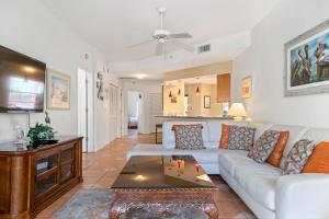 Luxury Updated Unit w Balcony - Crimson #105
