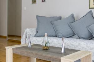 One Bedroom Apt w Balcony