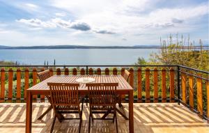 Cozy Apartment In Dramalj With Kitchen 