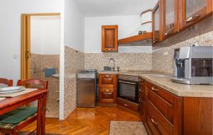 Cozy Apartment In Dramalj With Kitchen 