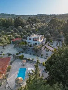 Physis Luxury Villa - Archipolis