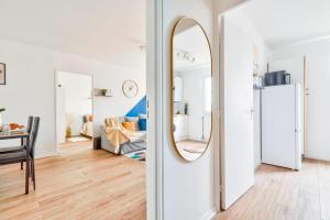 Appartements Le Cosy Yellow Appartement lumineux a 5 min de la Gare d'Evry avec parking gratuit : photos des chambres
