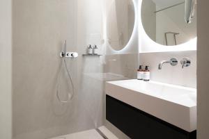 Suite with Mountain View