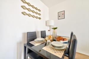 Appartements Le Cosy Yellow Appartement lumineux a 5 min de la Gare d'Evry avec parking gratuit : photos des chambres