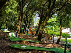 Maisons de vacances Holiday Home Camping Sunelia La Clementine-3 by Interhome : photos des chambres