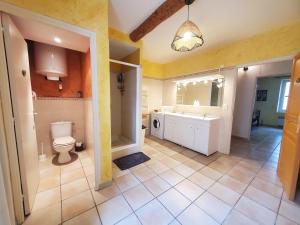 Maisons de vacances Agreable maison de ville avec patio : photos des chambres