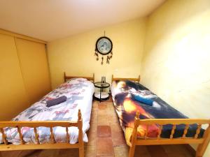 Maisons de vacances Agreable maison de ville avec patio : photos des chambres