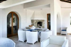 Family villa in Buje with pool and sea view