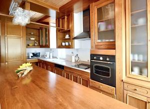 Family villa in Buje with pool and sea view